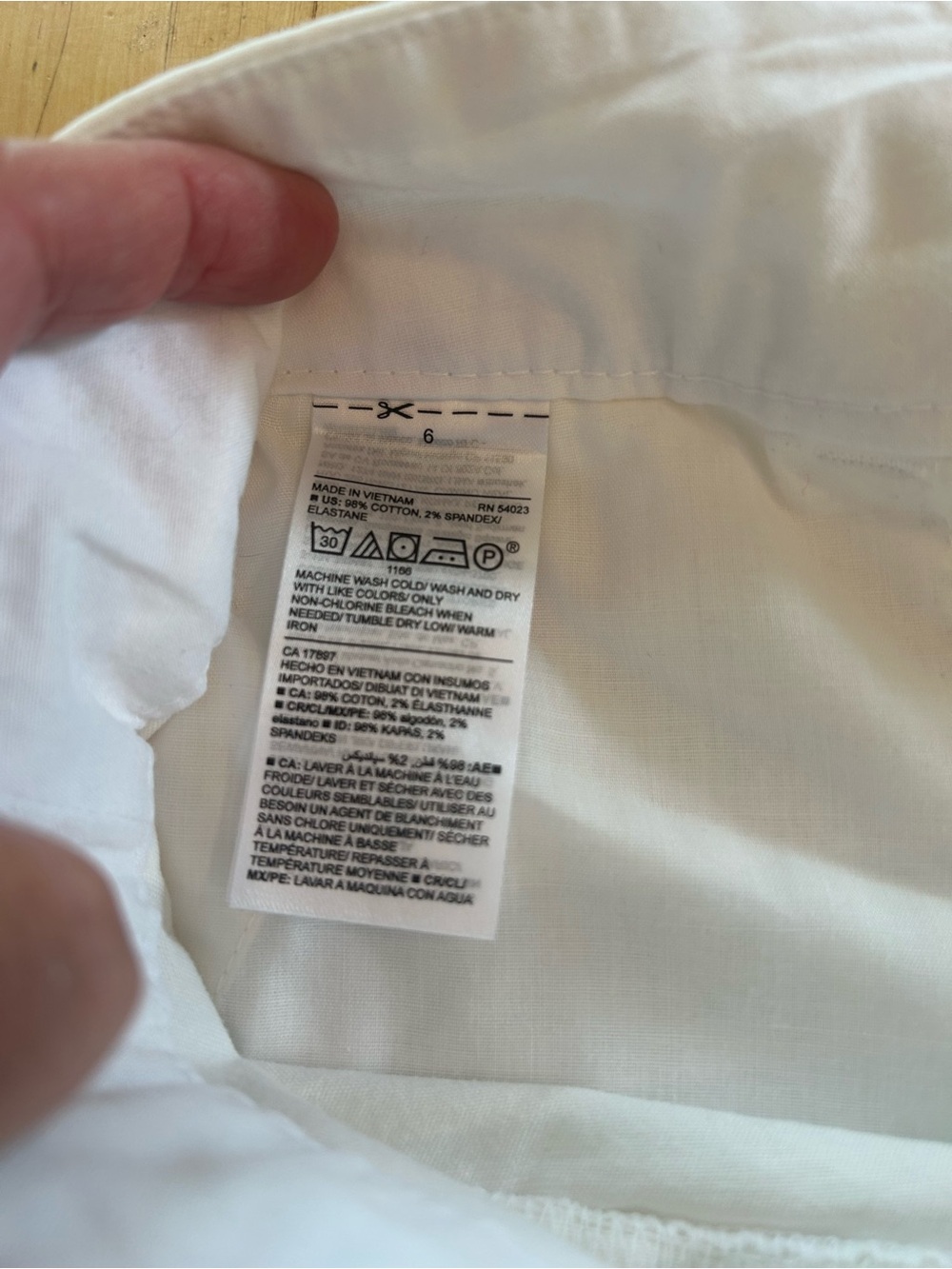 Old Navy White Everyday Chino Shorts Size 6 Mid Rise Cotton Stretch - Picture 3 of 9